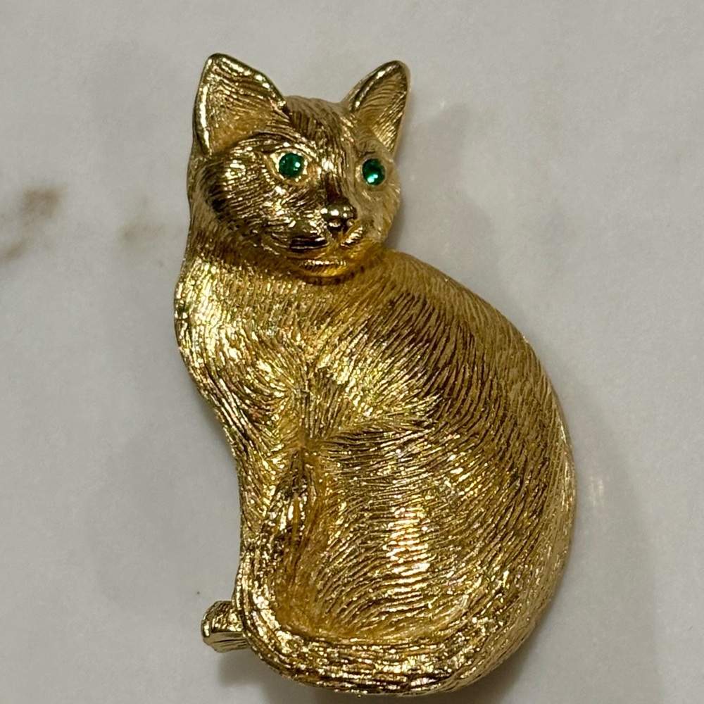 Vintage Christian Dior Gold Tone Cat Brooch w/ Emerald Green Eyes – Excellent